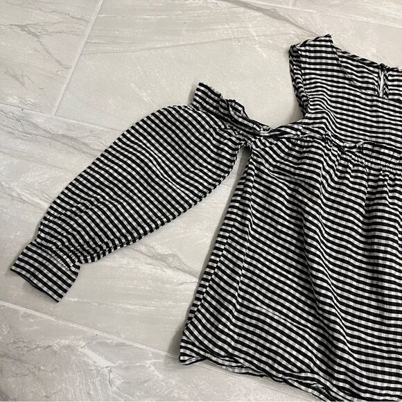 2/$20 H&M Black White Gingham Plaid Cold Shoulder Blouse - Picture 3 of 3